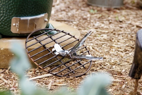 Big Green Egg GRILL GRIPPER - PINZA PER GRATICOLA 4 Big Green Egg GRILL GRIPPER - PINZA PER GRATICOLA - immagine 2