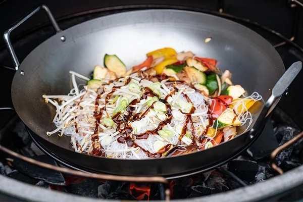 Big Green Egg WOK IN ACCIAIO AL CARBONIO + MESTOLO 7 Big Green Egg WOK IN ACCIAIO AL CARBONIO + MESTOLO - immagine 5