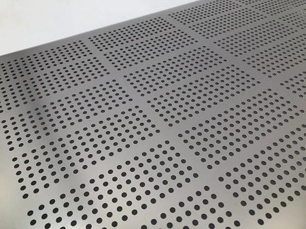 BACINELLA FORATA INOX GN 1/1 52X32,5 H 10 6 BACINELLA FORATA INOX GN 1/1 52X32,5 H 10 - immagine 4