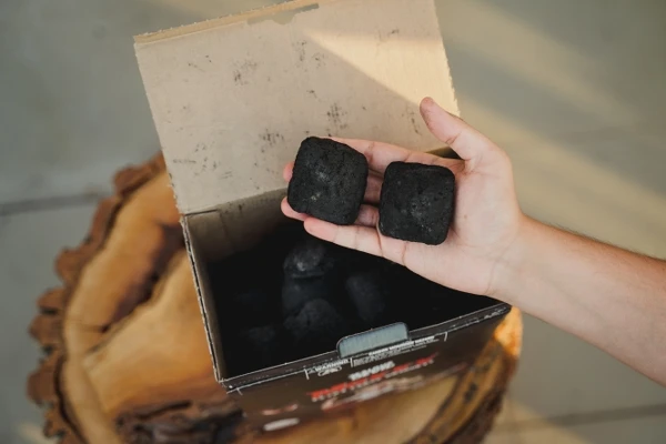 MAXXX - BRICCHETTE DI CARBONE - 20 LB (KG 9,1) 6 MAXXX - BRICCHETTE DI CARBONE - 20 LB (KG 9,1) - immagine 4