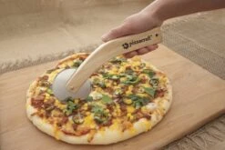 ROTELLA TAGLIA PIZZA CON MANICO IN LEGNO