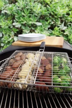 GRIGLIA UNIVERSALE 4 SCOMPARTI PER BARBECUE 7 GRIGLIA UNIVERSALE 4 SCOMPARTI PER BARBECUE -Mailgarden Negozio SR8128 03